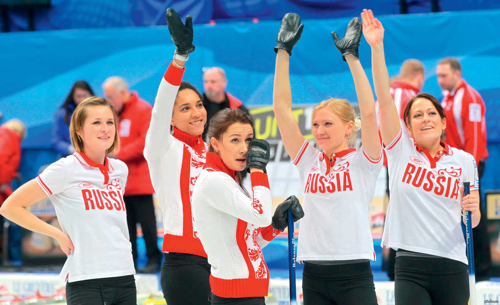 Наши красоточки, женская сборная России по керлингу обыграла Данию в первом...