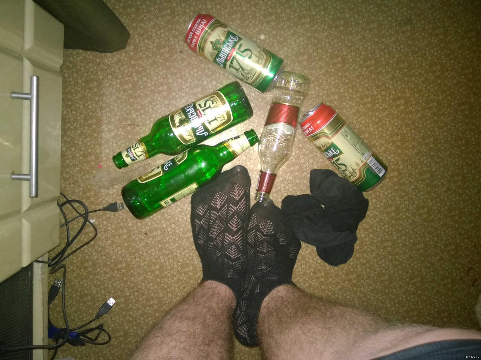 My only subscriber, I don't know who you are, but here are your feet against the background of the floor + my girlfriend's socks as a bonus. I hope you appreciate it :) - NSFW, My, Legs, Alcohol