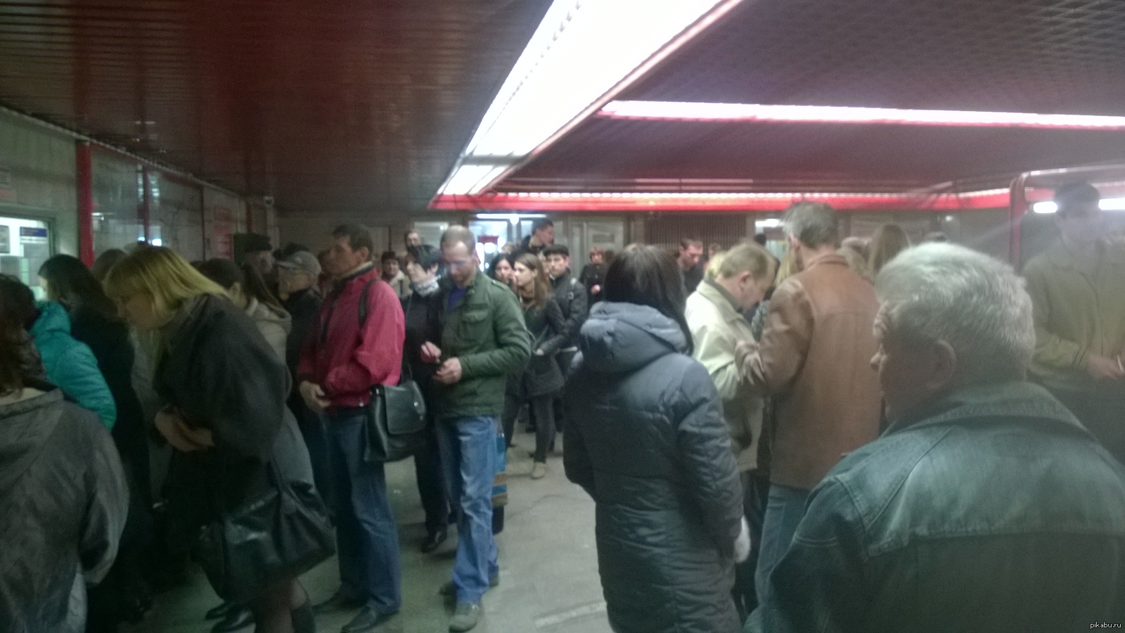 Очередь в метро. Минск | Пикабу