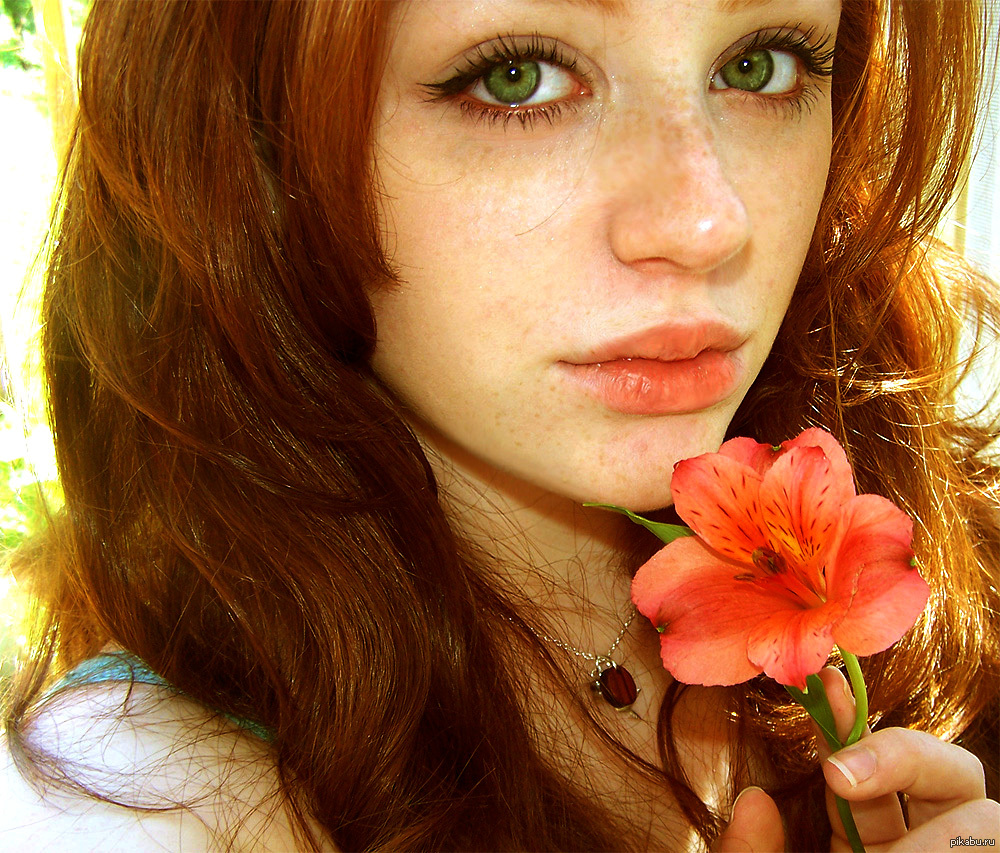 Рыжие девушки с зелеными глазами фото