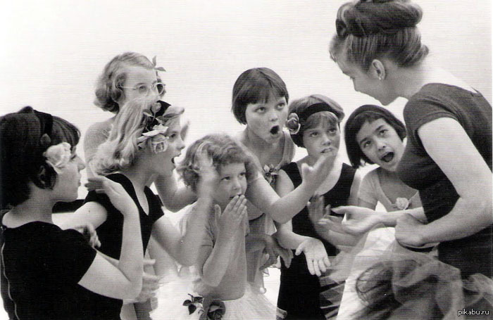 Немые в школе. Школа-интернат 30 для глухих и слабослышащих. Глухонемой подросток. Подготовка ребенка к школе. Занятие в классе.