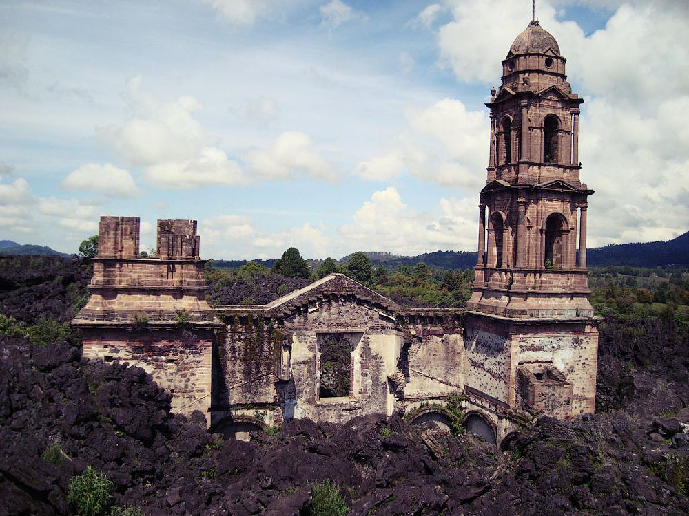 Мексика, Сан–Хуан–Парангарикутиро: Церковь, застывшая в лаве