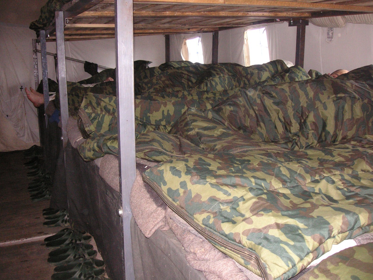 Изнутри армейской палатки м 30