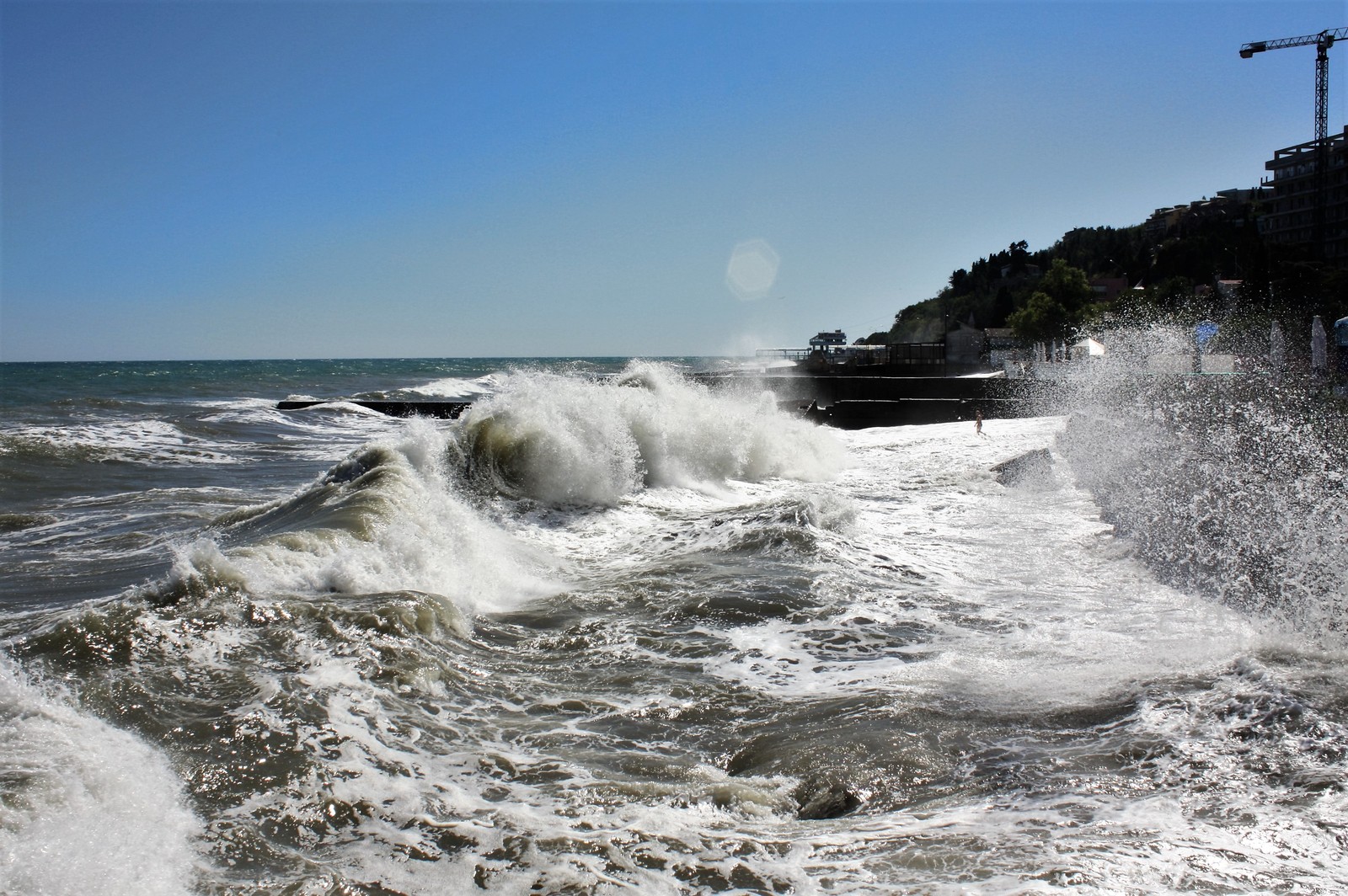 Extreme swimming or find a person in the photo - My, The photo, Huge waves, Bathing, Black Sea, Wave, Bathing