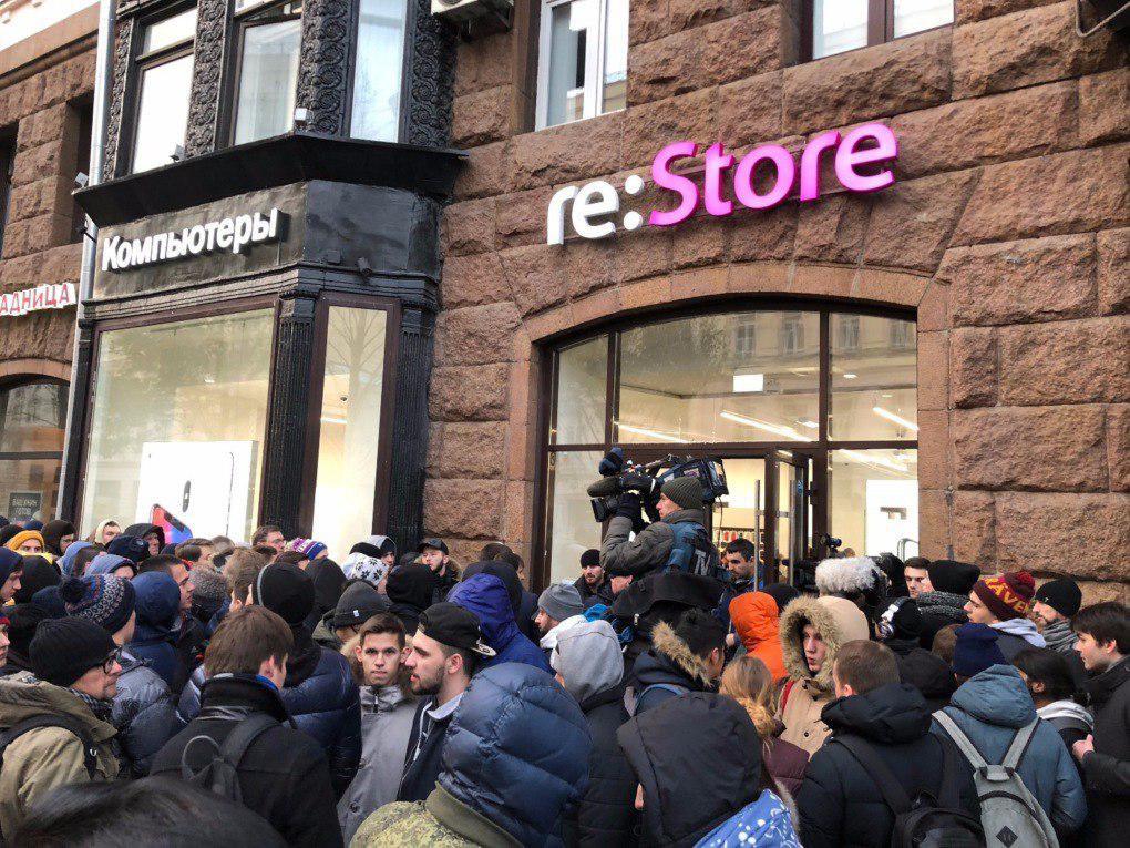 Queue for iPhone X in Moscow - iPhone, Moscow, Economic crisis