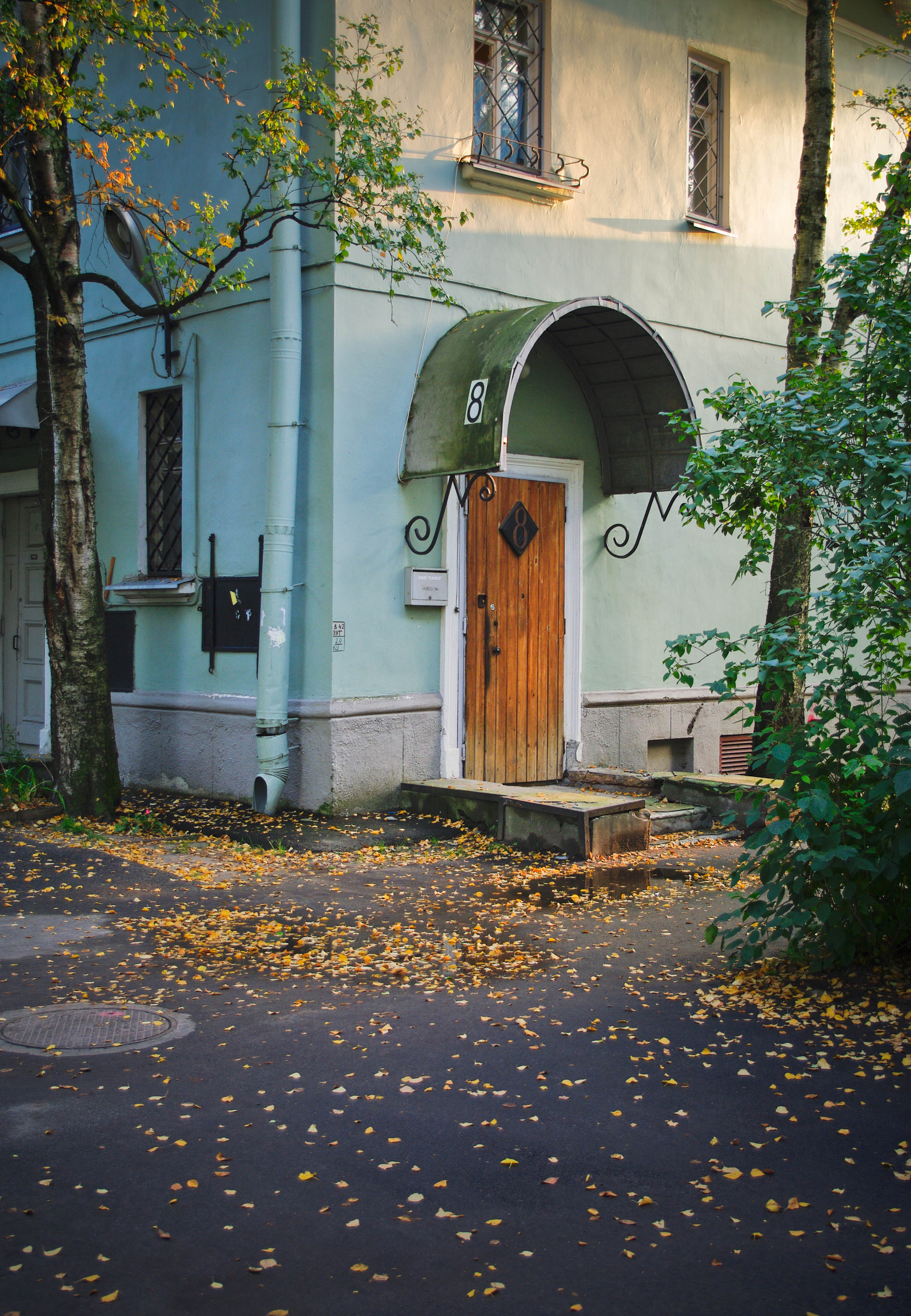 Еще немножко питерского уюта. - Моё, Фотография, Осень, Санкт-Петербург, Черная речка, Деревня, Двор, Крыльцо, Длиннопост