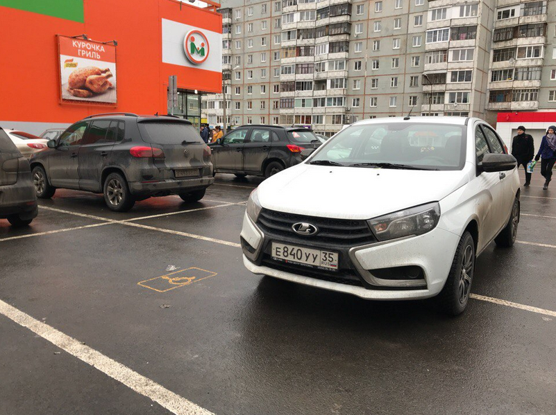 Parking master or disabled person in the square =) - My, Parking Wizard, Неправильная парковка, Disabled person, Lada Vesta, Lada