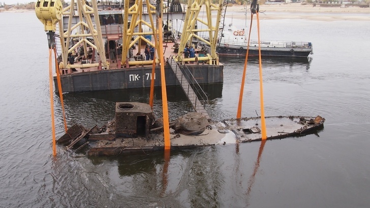 The lifted BK-31 armored boat turned out to be full of weapons, which experts are examining - To be remembered, Bq-31, Battle of stalingrad, Longpost