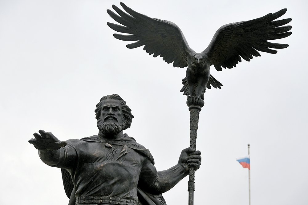 In our traditional heading Everyone fucked up a monument to John Vasilyevich the Third - Monument, Tsar, Ivan III, Butthurt, Addiction, Longpost