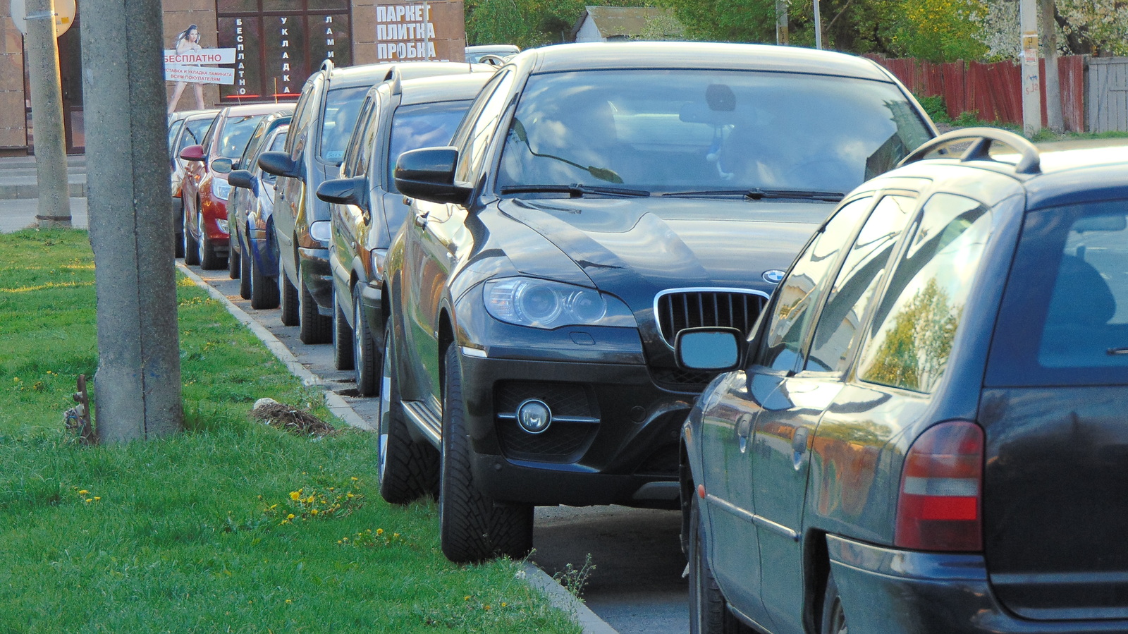 Водители БМВ никогда не выделяются - Моё, Владелец БМВ, BMW x6, Дорога, Автомобилисты, Юмор, Парковка