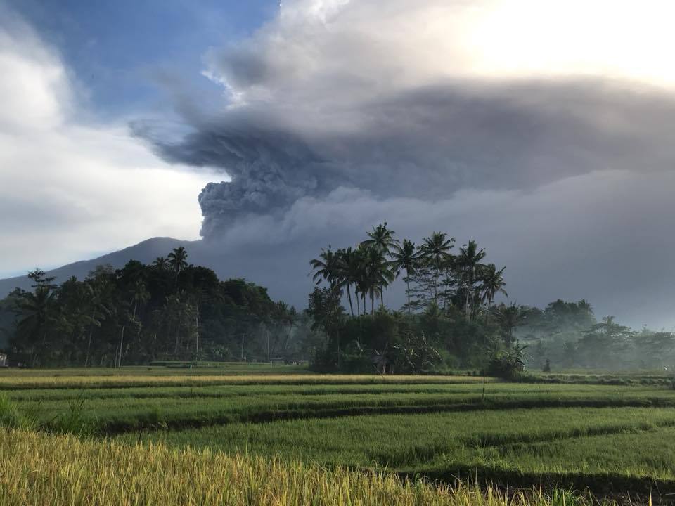 Agunga eruption, Bali. - Eruption, Bali, Agung Volcano, Video, Longpost, Eruption