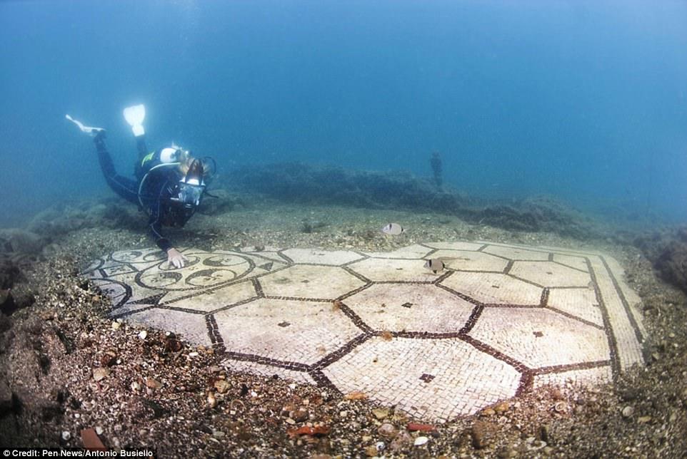 Bailly, a sunken resort city for the aristocrats and nouveau riches of ancient Rome, lies beneath the glistening surface of the Gulf of Naples - My, Ancient Rome, Story, Translation, Rare photos, , Longpost