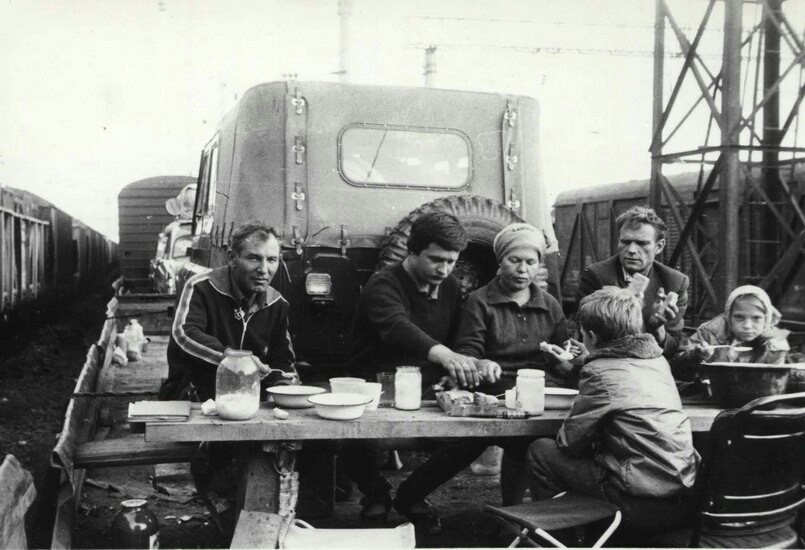 This is how people traveling by car drove through the Chita-Khabarovsk section in the USSR - Railway, Motorists, the USSR