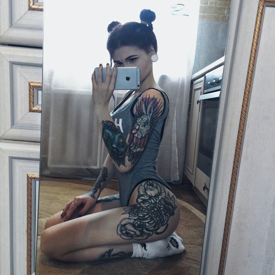 Interesting tattoo. - Tattoo, Selfie, Girls