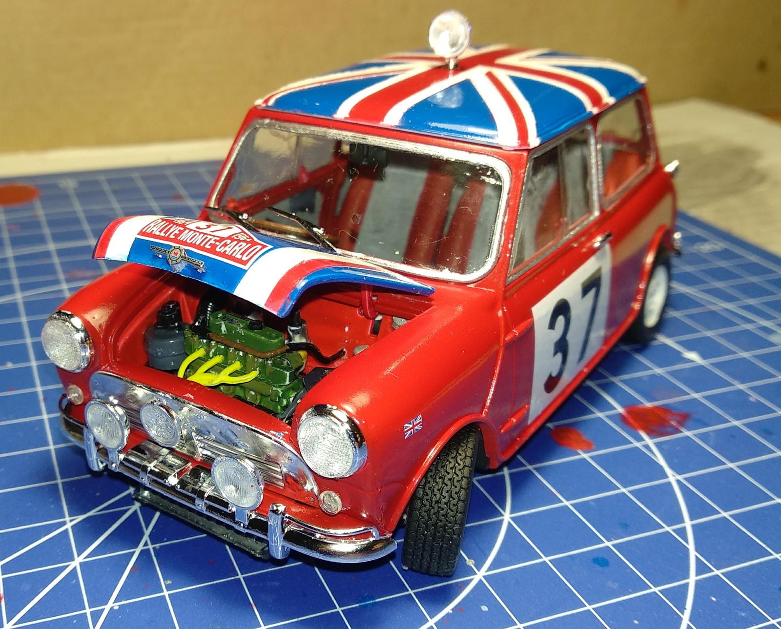 Dear pikabushniks, I submit for the general assessment the first model I assembled, a mini cooper. - My, Modeling, Mini cooper, , Longpost