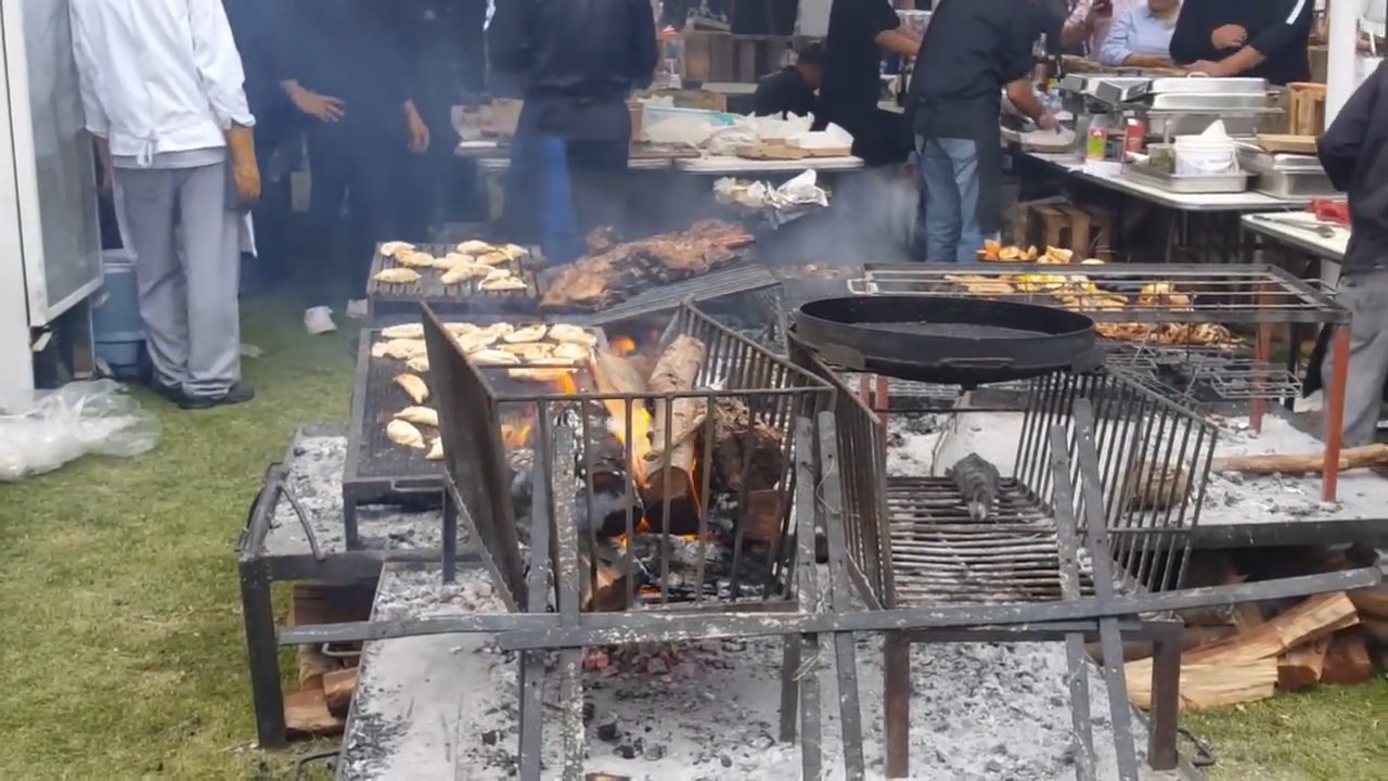 Buenos Aires Fast Food: Choripan, Parisian, Asado, Bondiola and Argentine Meat Magic - My, Argentina, Buenos Aires, Fast food, Meat, Grill, Video, Longpost