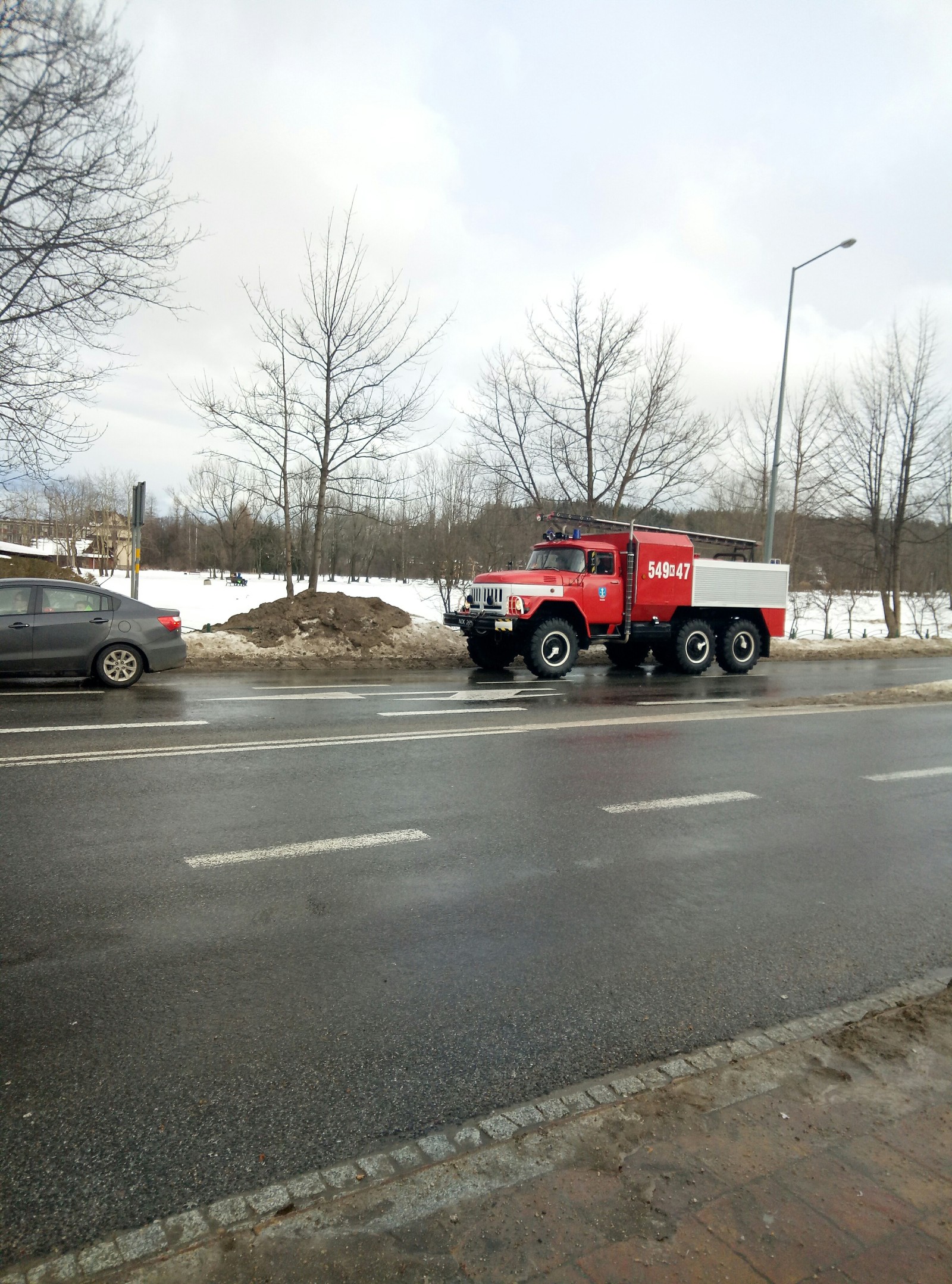 Европа Европой а наши ЗИЛы ещё на службе.Польша Закопаны | Пикабу