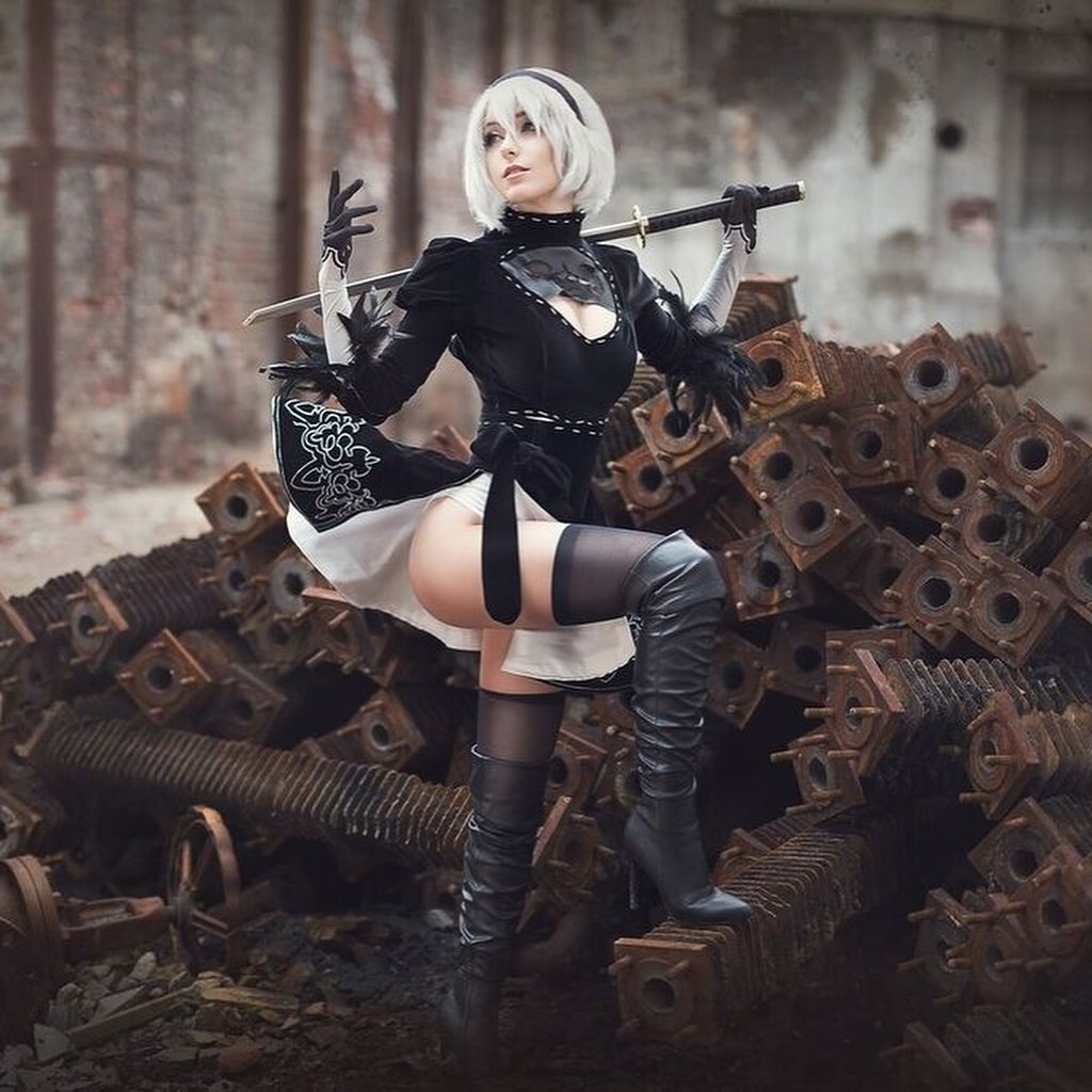 Cosplayer girl vs two bbc