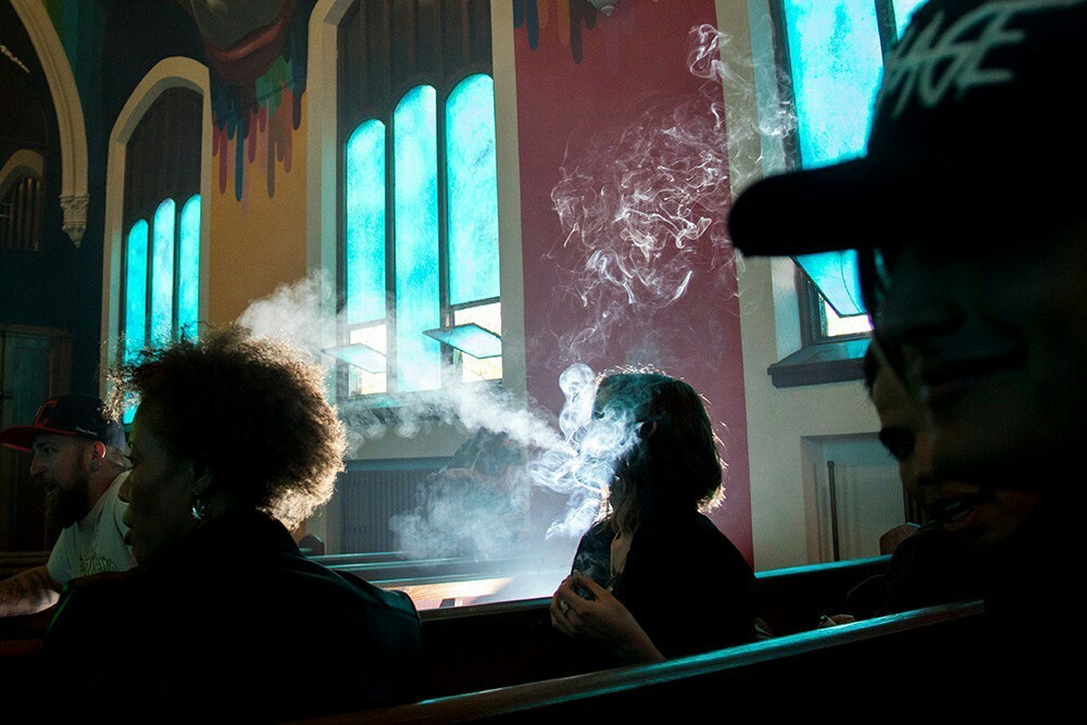 Курение марихуаны церковь с чем носить носки марихуана