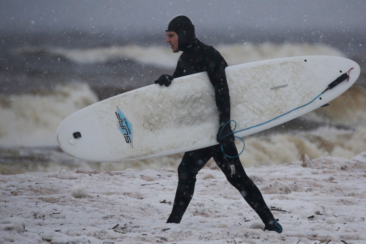 Severe St. Petersburg surfing. - The photo, Surfer, Winter, , Saint Petersburg, Longpost