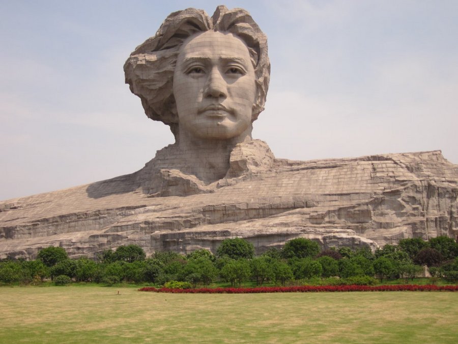 В Китае построили огромную голову Мао Дзэдуна
