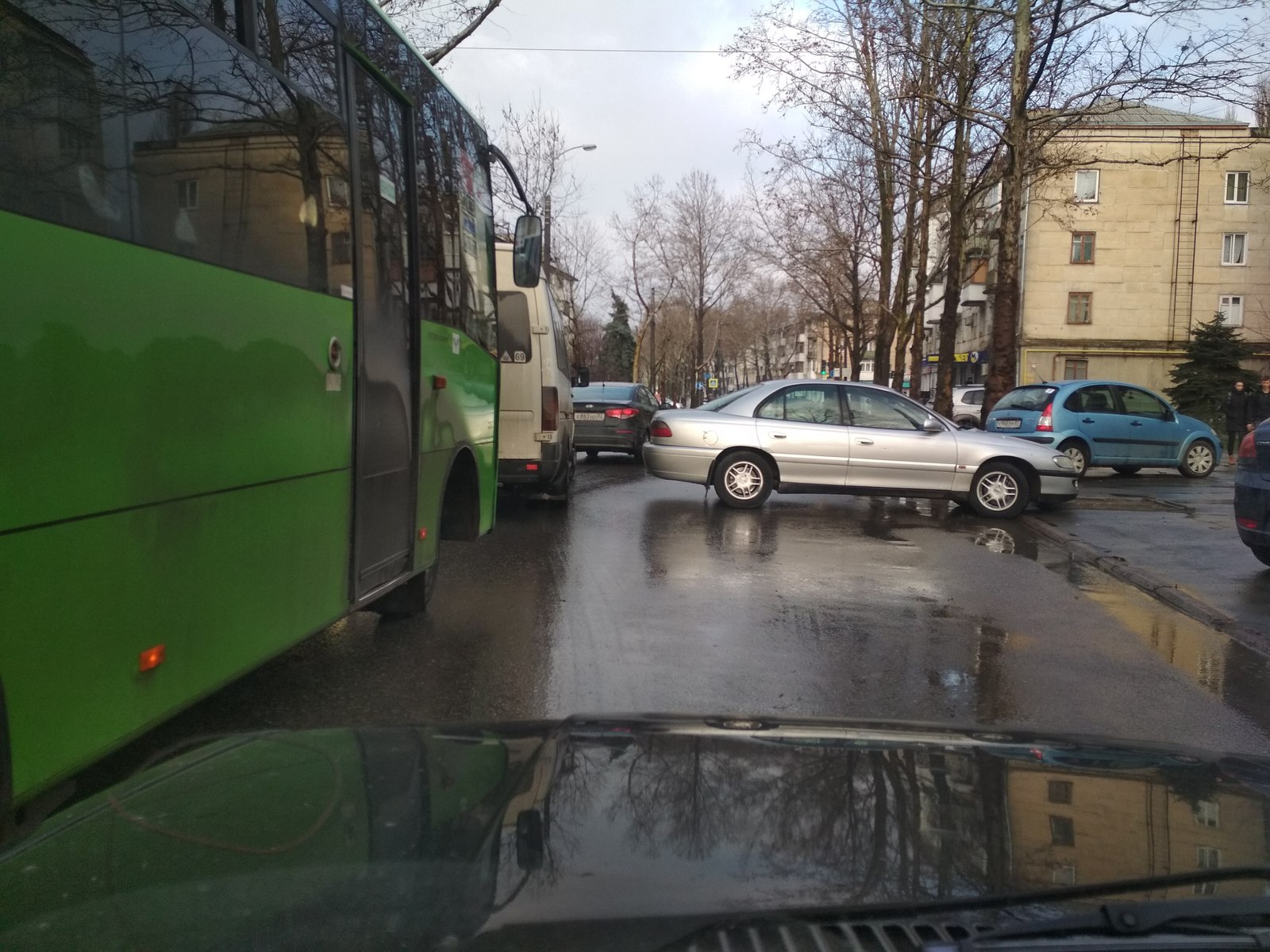 But according to the rules - My, Parking, Road sign, Rules, Evacuation, Simferopol, Longpost