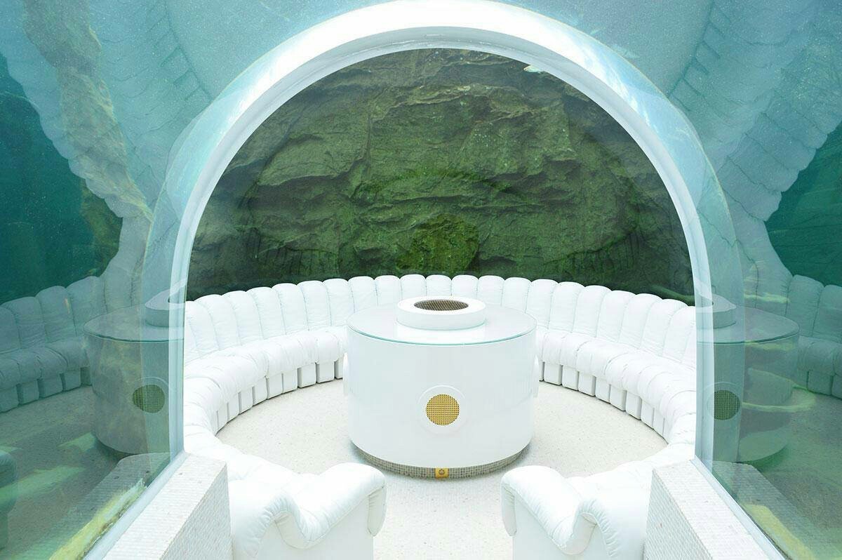 Saudi prince's underwater meditation room - Lounge, Luxury