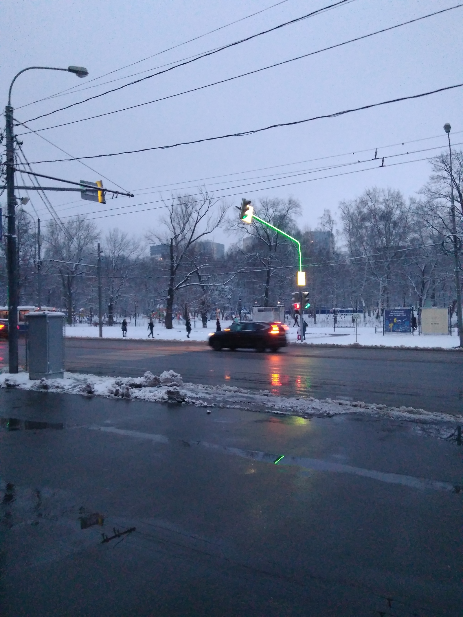 Traffic light near the school! Great idea! - My, Safety, Traffic lights, Road, Moscow, Video, Longpost