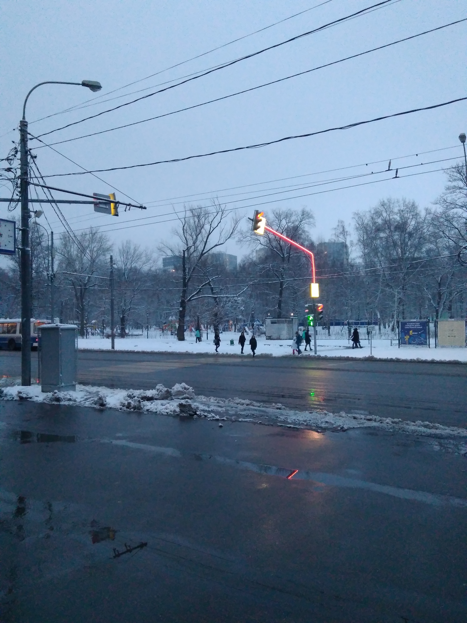 Traffic light near the school! Great idea! - My, Safety, Traffic lights, Road, Moscow, Video, Longpost