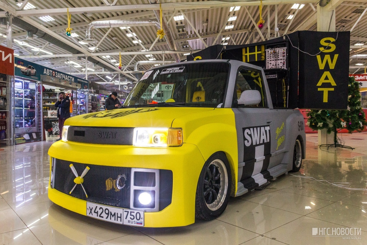 Novosibirsk cut off the roof of a Toyota bB, turned it into a pickup truck and put 26 speakers in each door! - Auto, Tuning, Toyota, Interesting, Longpost