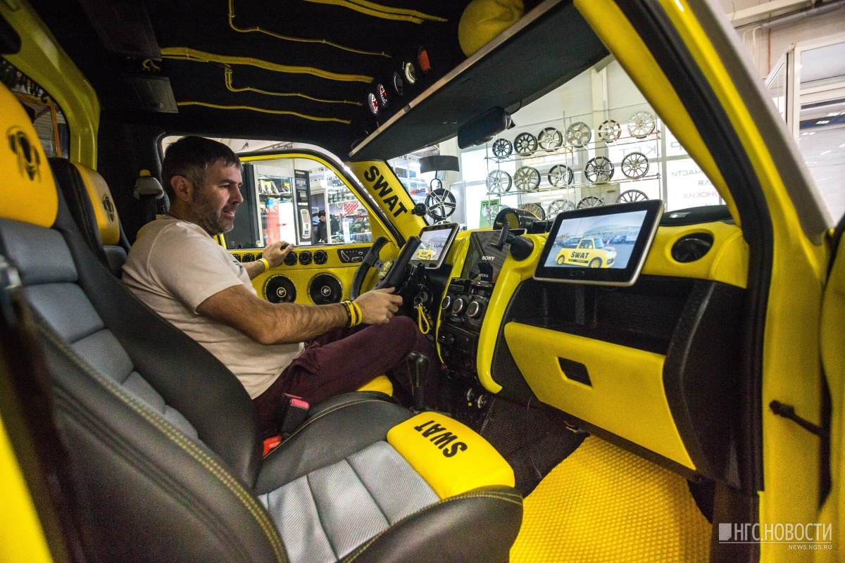 Novosibirsk cut off the roof of a Toyota bB, turned it into a pickup truck and put 26 speakers in each door! - Auto, Tuning, Toyota, Interesting, Longpost