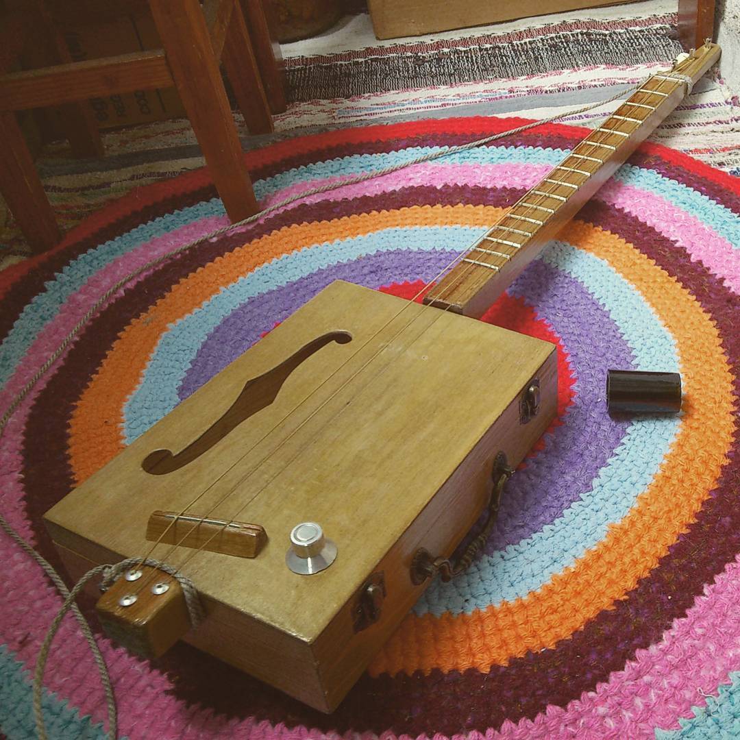 Cigar box guitar - My, Hobby, Guitar, Box, , Cigarbox guitar, With your own hands, , Blues, Longpost, Cigar box guitar