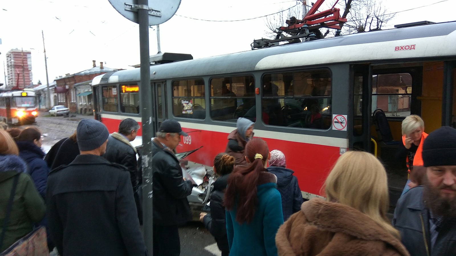 Accident Krasnodar tvamway and car 8:33 - My, Crash, Tram, Auto, Longpost