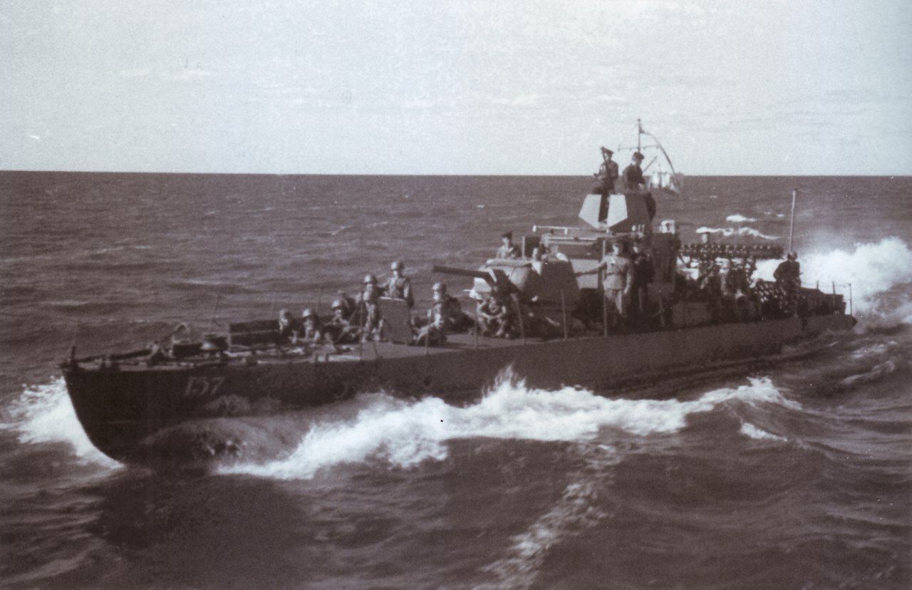 Armored boat BKA No. 157 pr. 1125 with troops on board, 1944 - Weapon, Armoured boat, The Great Patriotic War, The photo