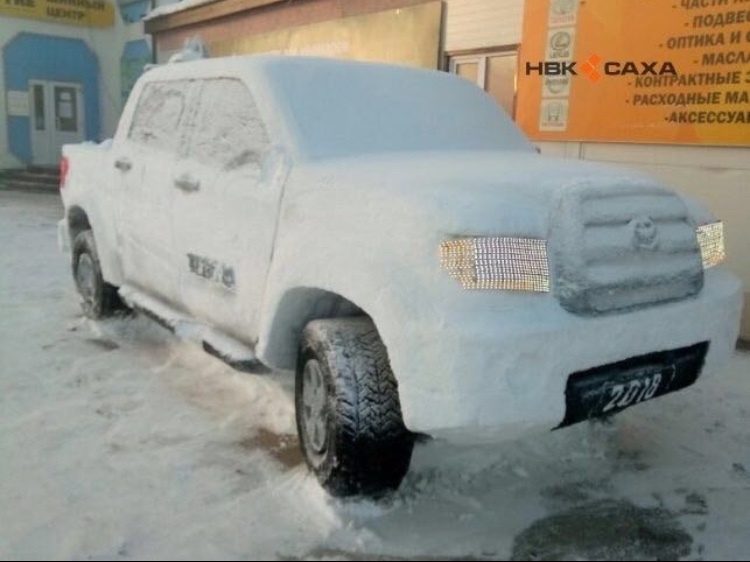 In Yakutia, a tractor and an SUV were blinded from the snow - Yakutia, Holidays