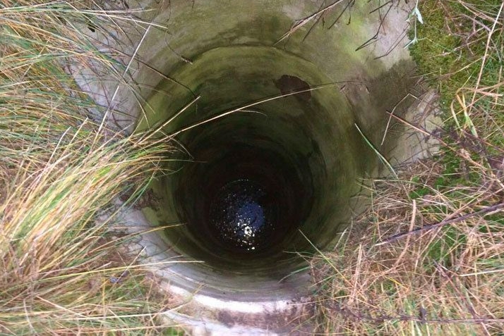 How I ended up in an abandoned well. - My, Well, Survival, The photo, Black and white photo, Longpost