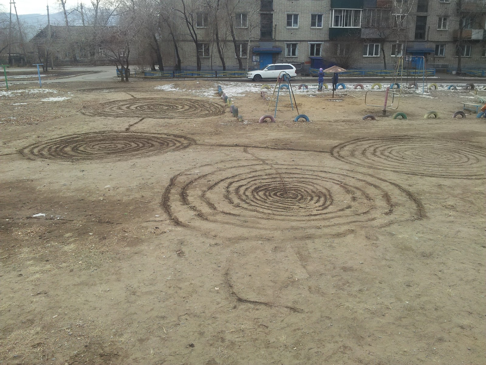 Crop circles in the yard - My, Crop Circles, Courtyard, Longpost