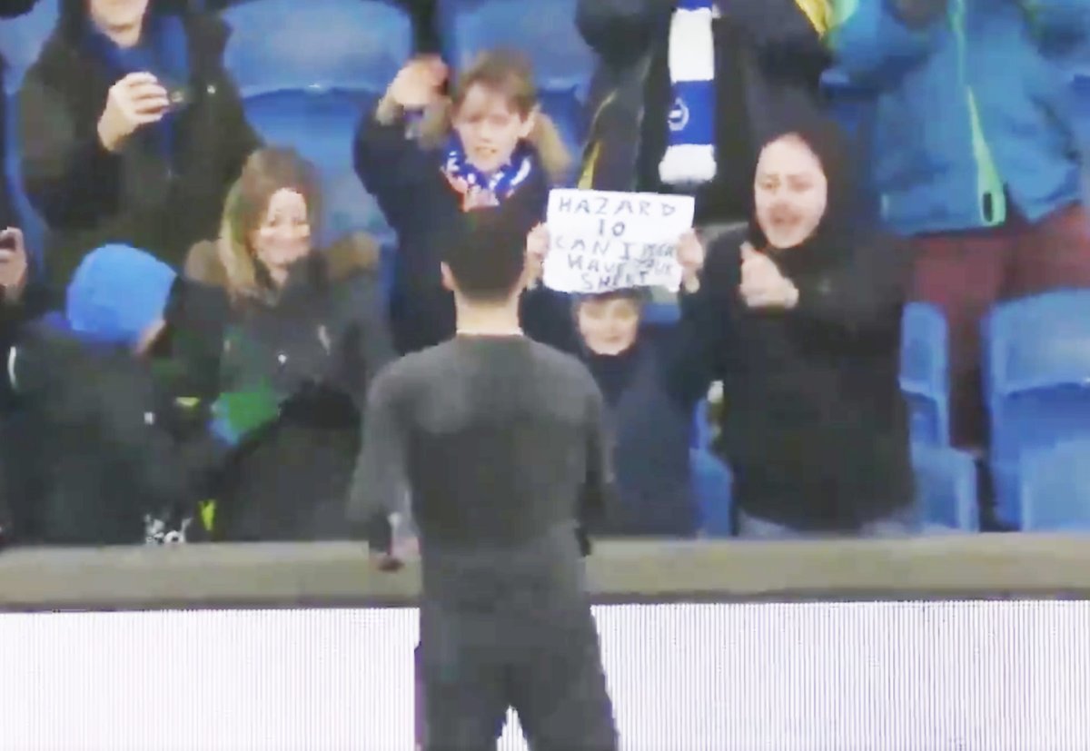 Eden Hazard gave a boy a T-shirt - Football, Eden Hazard, Chelsea, Longpost, English Premier League