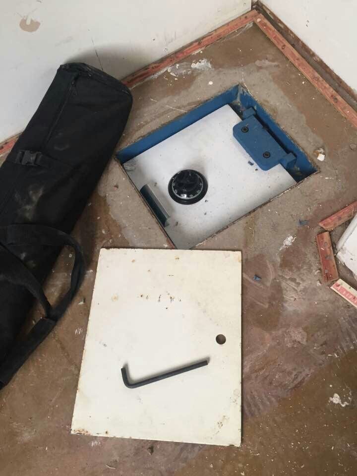 We discovered a locked safe in the floor during the renovation of our old house. - Safe, Repair, Reddit