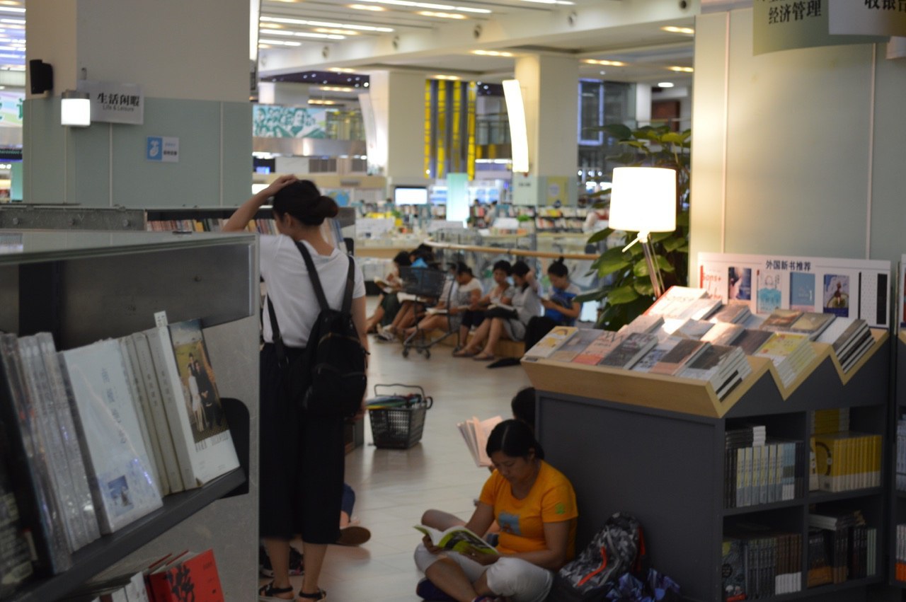 An ordinary day at an ordinary Chinese bookstore - My, China, Book store, Expensive, Books, Education, 