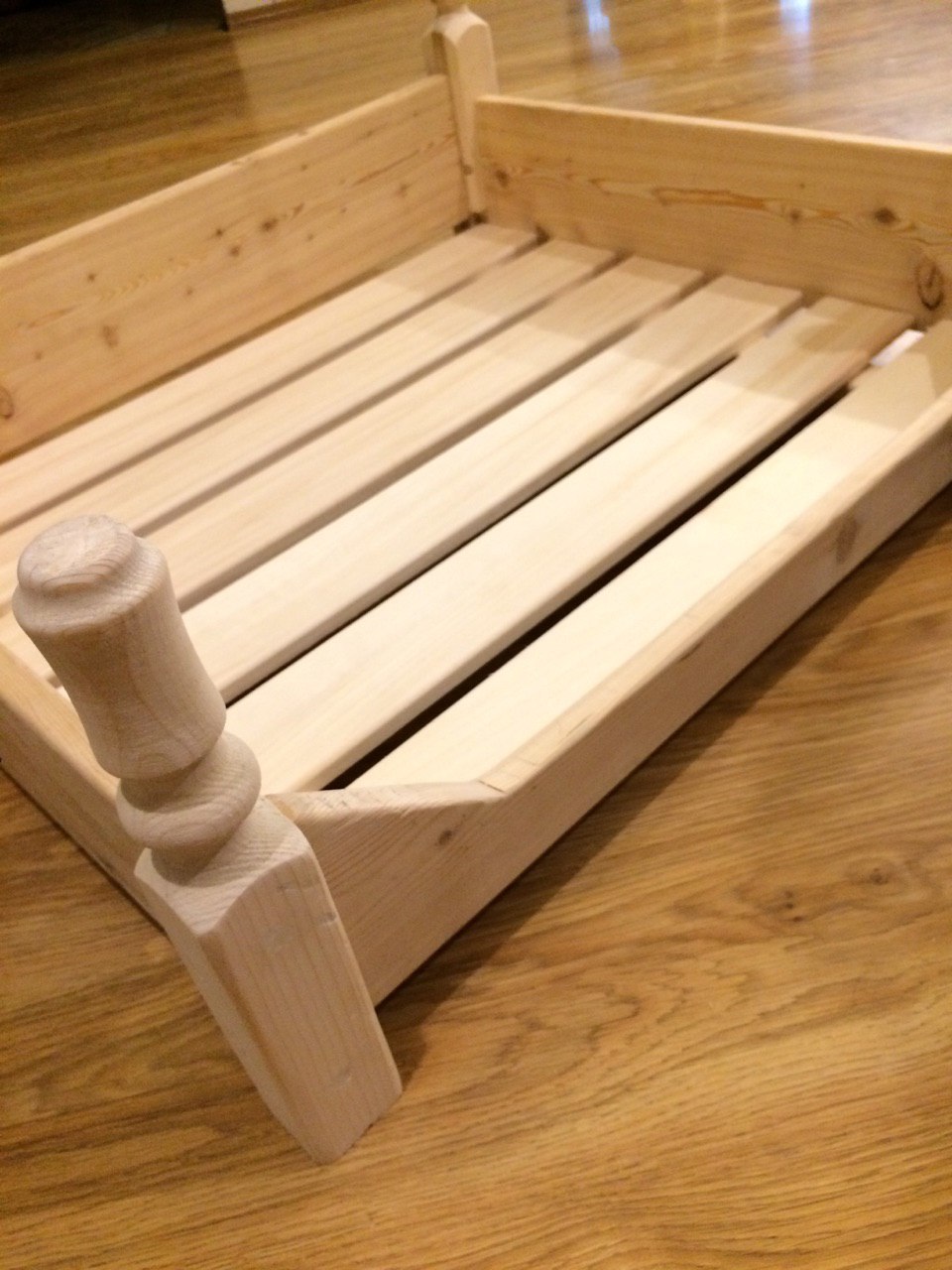 Лежанка для больших деревянная с шкафчиками