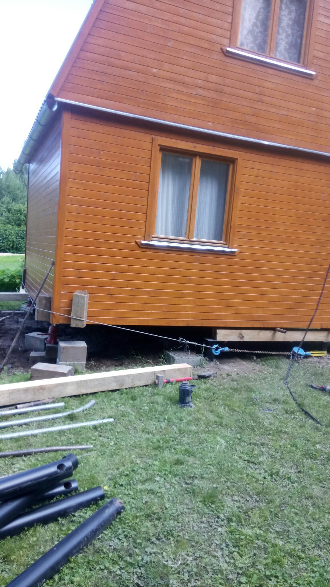 How do we change the foundation under the houses. - My, Dacha, Building, Frost heaving, Screw piles, With your own hands, Displacement, Video, Longpost