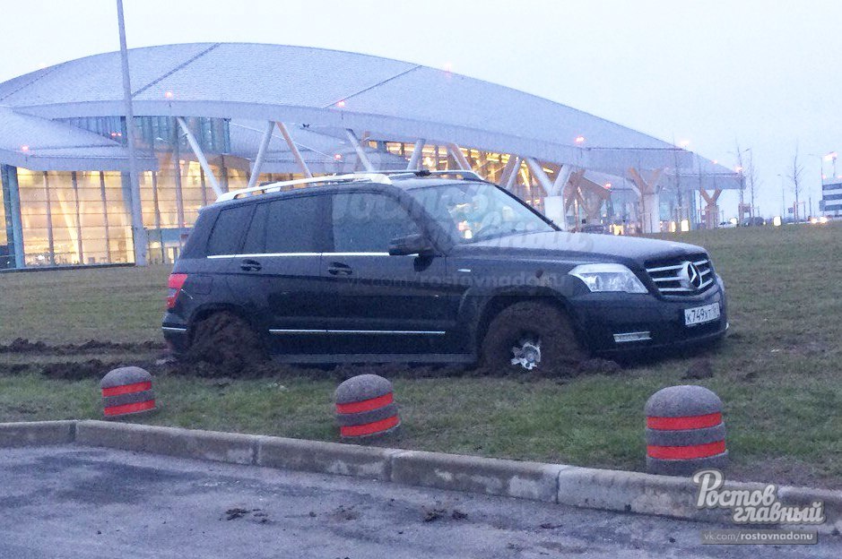 When I bought a Mercedes, but there was no money left for parking - Rostov-on-Don, Platov, The airport, Bravery and stupidity, Parking, Motorists, Mercedes, Video, Longpost