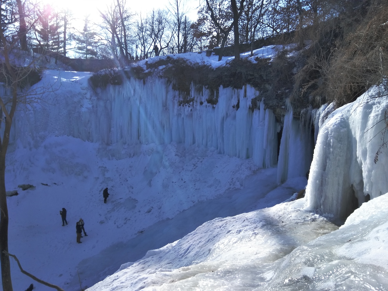 Саблинский водопад замерз