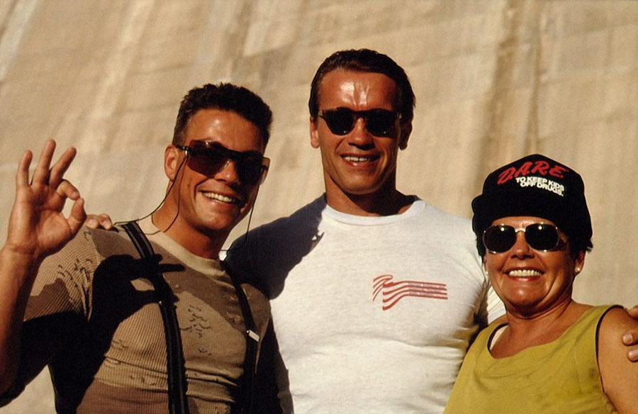 Arnold Schwarzenegger visiting Jean-Claude Van Damme on the set of the film Universal Soldier, 1991. - Arnold Schwarzenegger, Jean-Claude Van Damme, Franco Colombo, Universal Soldier, Text, Longpost