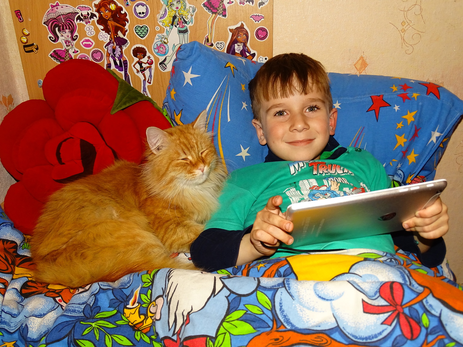 Sweet couple. - Children, friendship, Bed, Boy, Redheads, cat, My