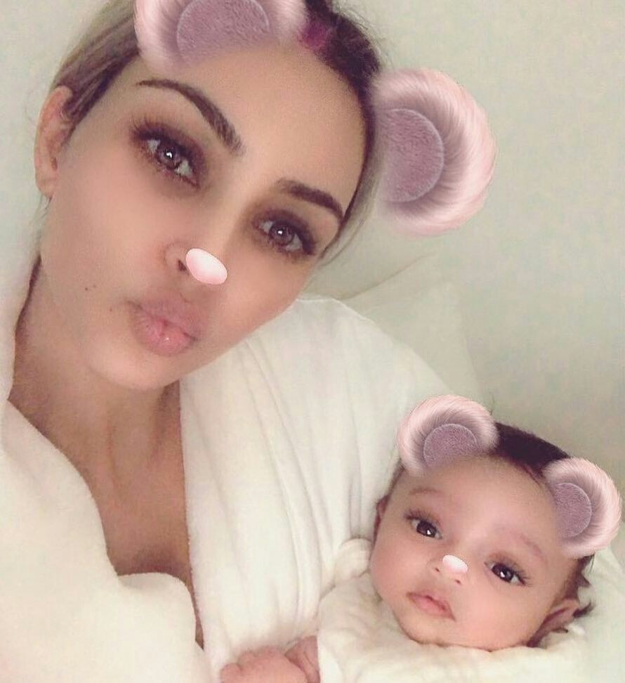 Kim Kardashian posts first photo of her daughter - Kim Kardashian, Instagrammers