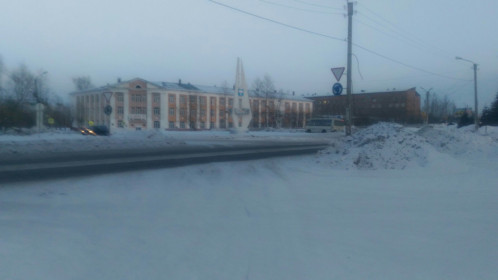 How roads are cleaned in Kansk - My, Snowdrift, Russian roads, Utility services, Longpost