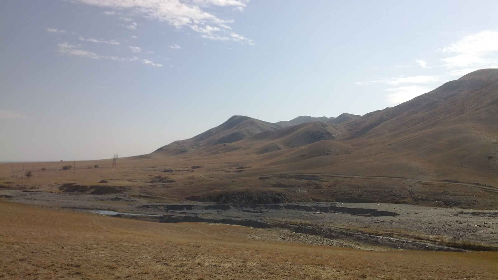 In Kazakhstan, near Karagaily... - My, The mountains, Kazakhstan, Heat, Dust, The sun, The rocks, Road, Longpost