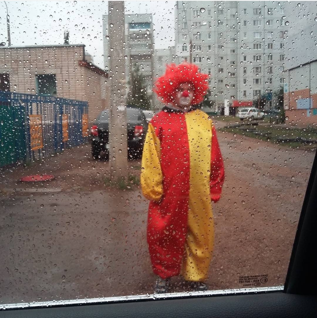 When instead of Derry he ended up in Sterlitamak. - It, Clown, Pennywise, Russia